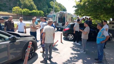 Zonguldak’ta meydana gelen zincirleme trafik kazasında hafif ticari aracın neden