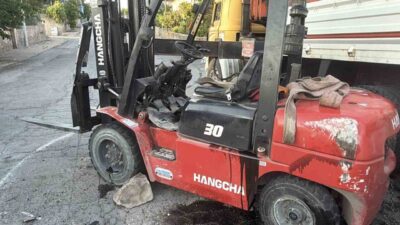 Kocasinan ilçesinde yaşanan bir olayda, bir forkliftin kontrolünü kaybetmesi sonucu
