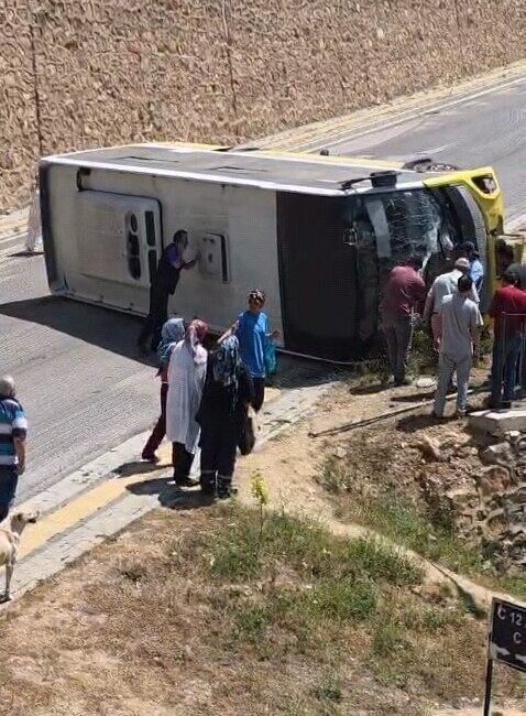 Bursa’nın İnegöl ilçesinde meydana gelen bir kazada, özel halk otobüsü