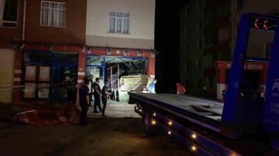 Konya’da yaşanan bir trafik kazasında sürücü, kontrolü kaybettiği bir karpuz