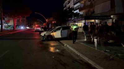 Antalya’nın Gazipaşa ilçesinde gece saatlerinde meydana gelen bir trafik kazası,