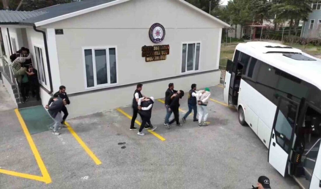 Konya merkezli siber dolandırıcılık operasyonunda, polis ekipleri tarafından 3 farklı