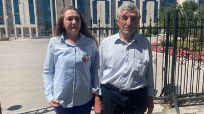 Konya’da emekli bir öğretmen olan 72 yaşındaki Bekir Çetin, kendisini