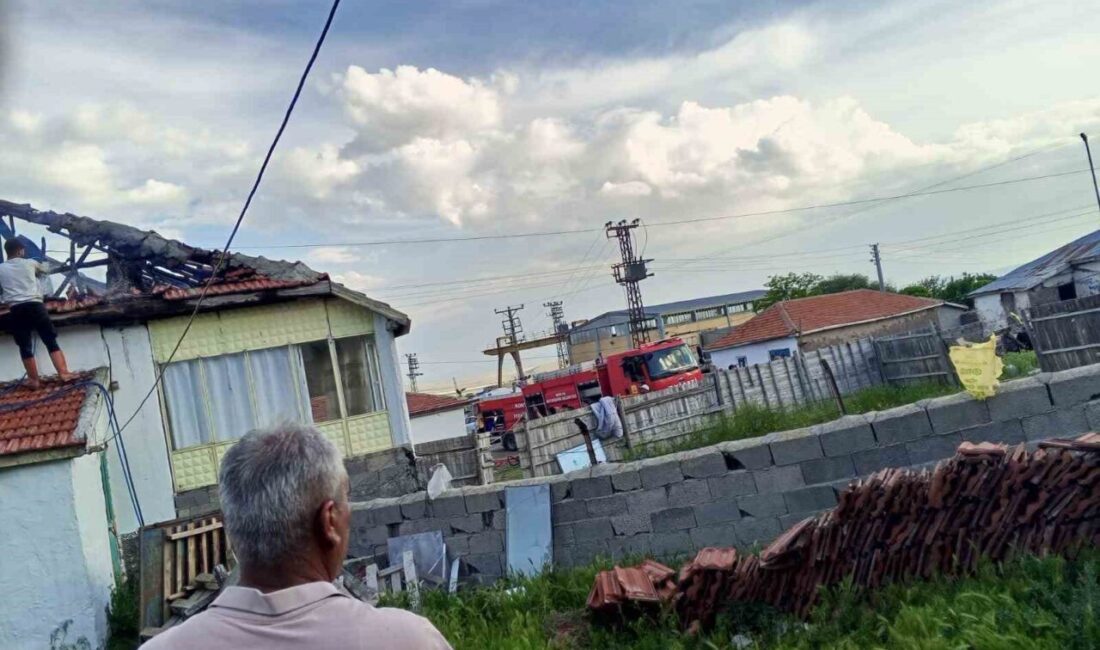 Kulu ilçesinde bulunan bir evin çatısında meydana gelen yangın, çevre
