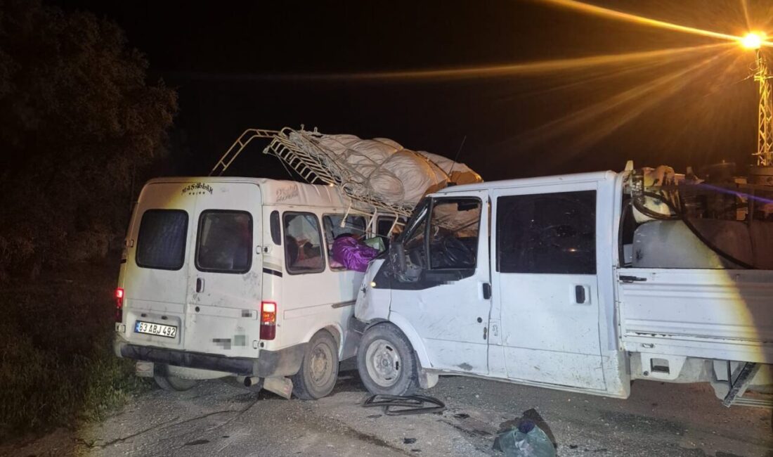 Karapınar ilçesinde meydana gelen trafik kazasında, bir kamyonet ile bir