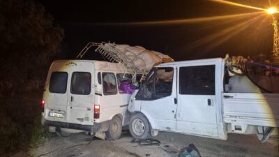 Karapınar ilçesinde meydana gelen trafik kazasında, bir kamyonet ile bir