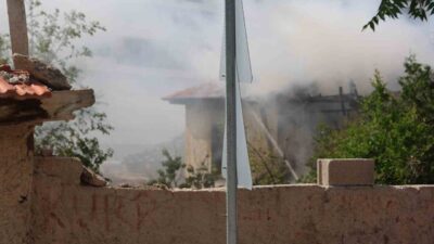 Konya’da tek katlı bir evde başlayan yangın, endişeye neden oldu.