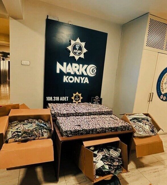 Konya’da polis ekiplerinin düzenlediği operasyonlarda büyük miktarda uyuşturucu madde ele