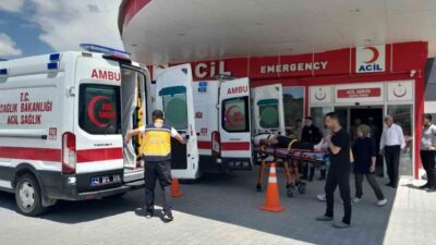 Konya’nın Karapınar ilçesinde meydana gelen trafik kazasında, aynı aileden 4