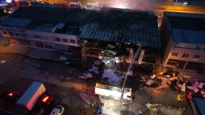 Konya’nın Karatay ilçesinde bir mobilya fabrikasının deposunda meydana gelen yangın,