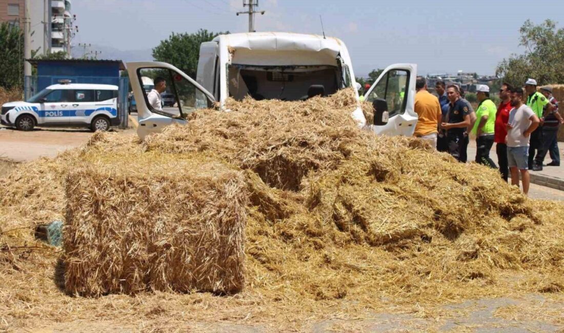 Efeler ilçesinde yaşanan trafik kazasında, tır dorsesine yüklenmiş saman balyaları