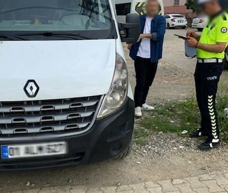 Kozan ilçesinde gerçekleştirilen ‘huzur ve güven’ uygulaması kapsamında aranan 5