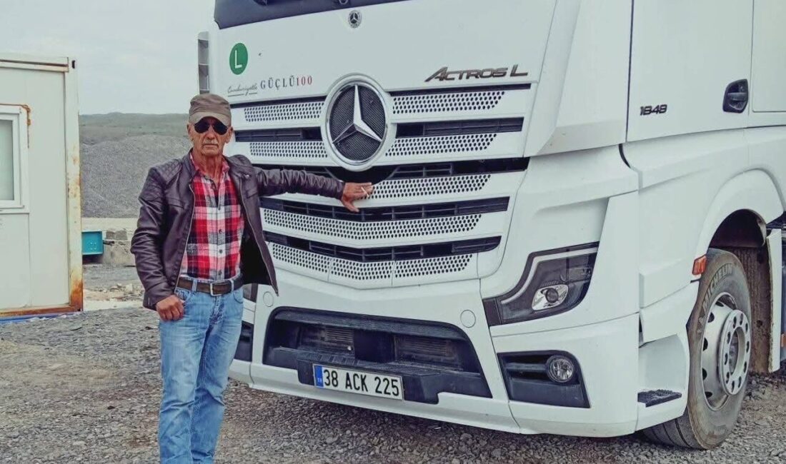 Kula ilçesinde meydana gelen zincirleme trafik kazasında 2 kişi hayatını