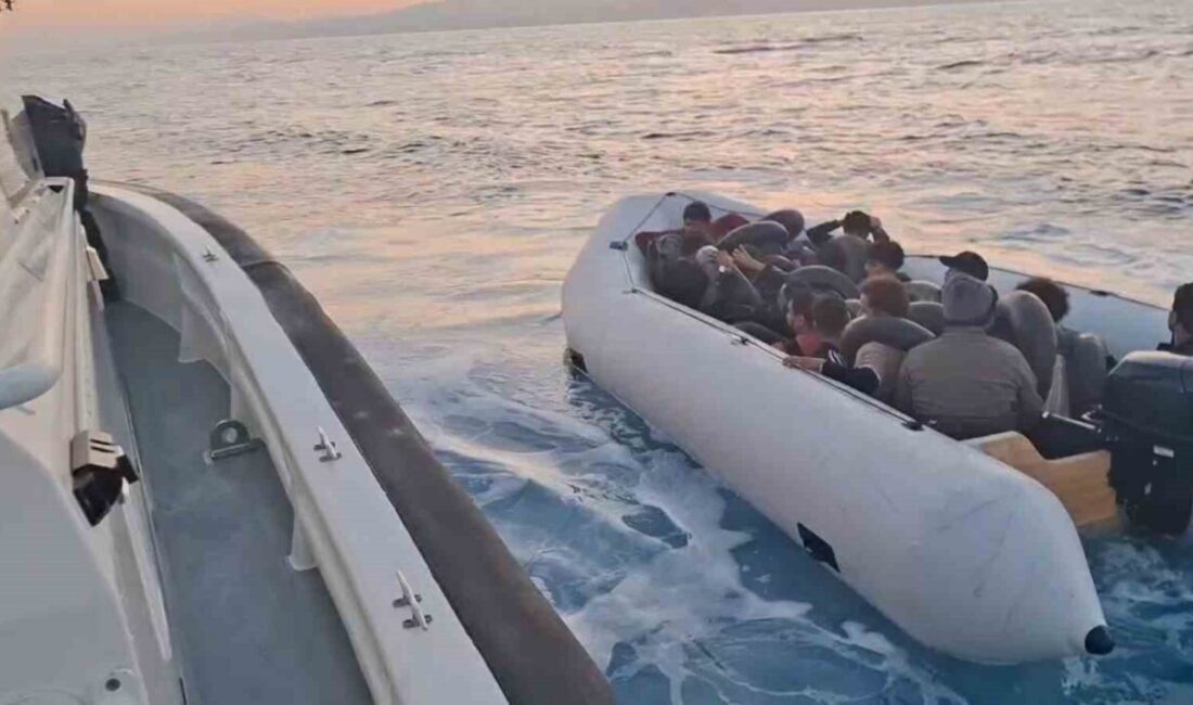 Kuşadası açıklarında, Sahil Güvenlik Komutanlığı tarafından yürütülen düzensiz göçle mücadele