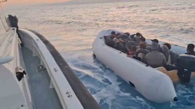 Kuşadası açıklarında, Sahil Güvenlik Komutanlığı tarafından yürütülen düzensiz göçle mücadele