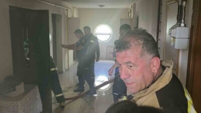 Kütahya’da bulunan bir apartmanın asansör dairesinde meydana gelen yangın, paniğe