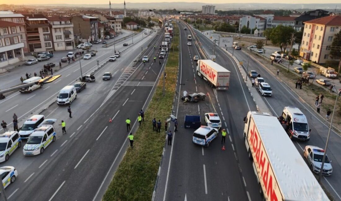 Kütahya-Afyonkarahisar karayolunda meydana gelen trafik kazasında 1 kişi yaşamını yitirdi