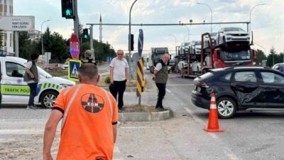 Kütahya’da meydana gelen trafik kazasında, iki aracın çarpışması sonucu 5