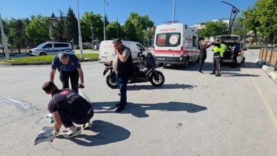Kütahya’da bir motosiklet ile elektrikli bisikletin çarpışması sonucu meydana gelen
