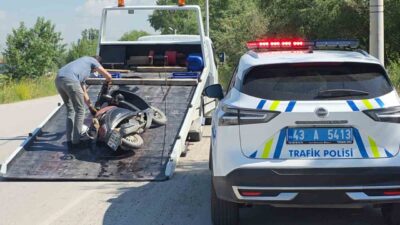 Kütahya’da yaşanan kaza sonucunda, bir otomobil ile bir motosikletin çarpışması