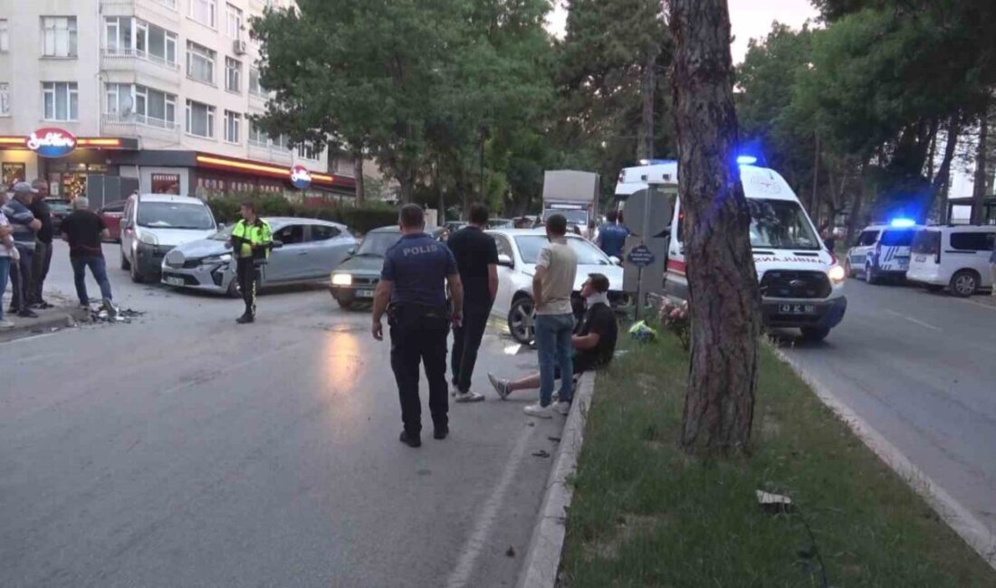 Kütahya’da meydana gelen trafik kazasında üç araç karıştı ve 2