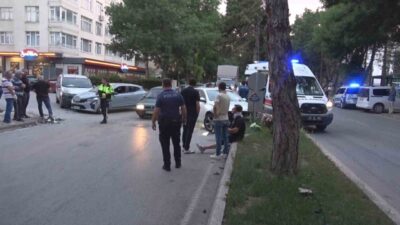 Kütahya’da meydana gelen trafik kazasında üç araç karıştı ve 2