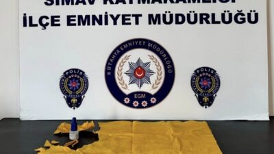 Kütahya’nın Simav ilçesinde polis ekipleri tarafından gerçekleştirilen operasyonda 2 şüpheli