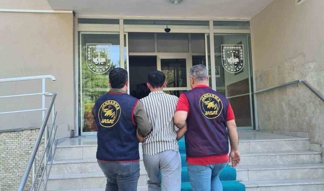 Kütahya İl Jandarma Komutanlığı ekipleri, aranan şahısların yakalanması için yürütülen