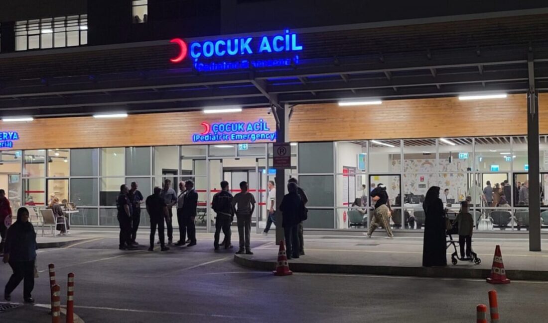 Kütahya’daki bir ortaokulda gerçekleşen etkinlik sırasında yedikleri yemeğin ardından rahatsızlanan