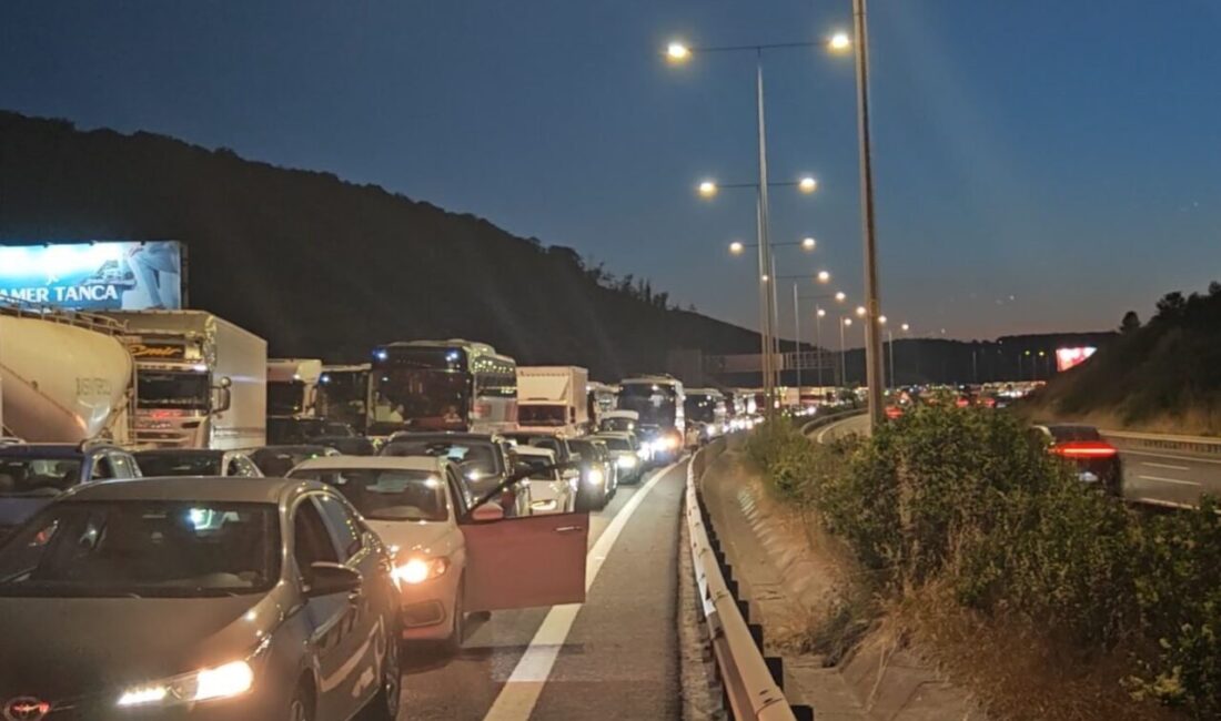 Kuzey Marmara Otoyolu’nda Yavuz Sultan Selim Köprüsü yakınlarında bir kamyonun
