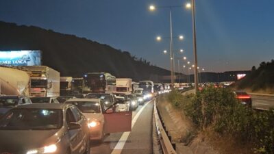 Kuzey Marmara Otoyolu’nda Yavuz Sultan Selim Köprüsü yakınlarında bir kamyonun