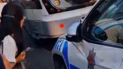 İstanbul’un Fatih ilçesinde, raylara düşen ve tramvayın altında kalan 6