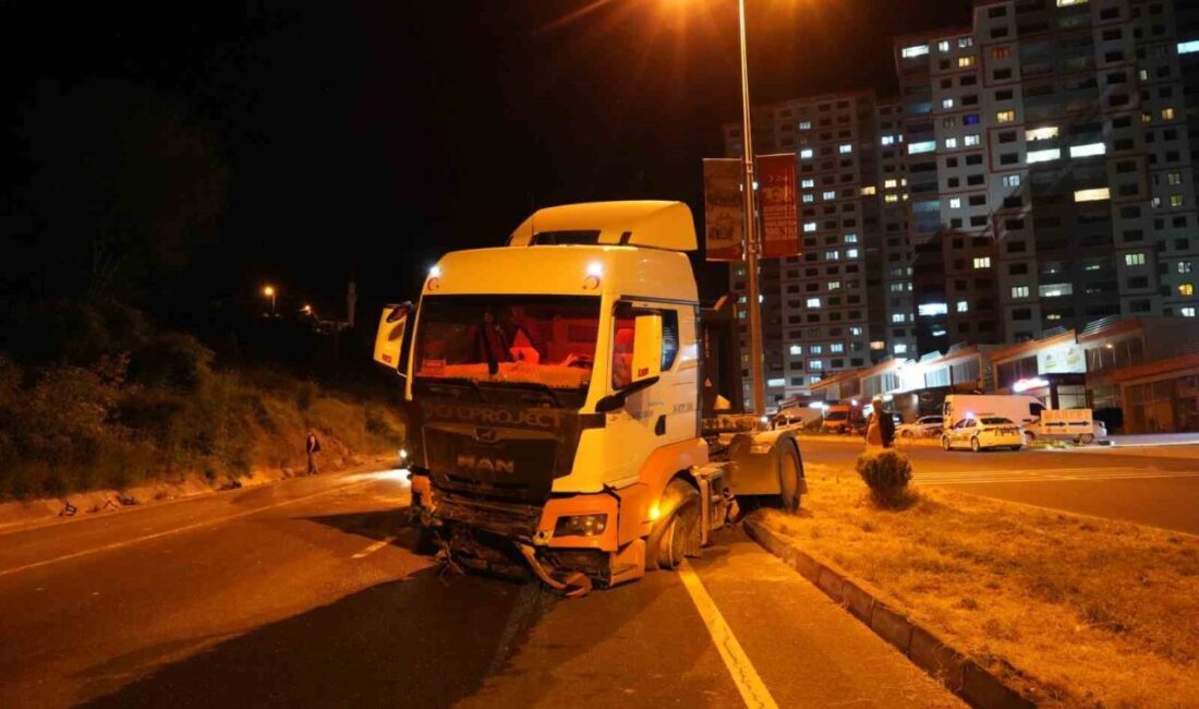 Kastamonu’da meydana gelen trafik kazasında, lastiği patlayan bir maden yüklü