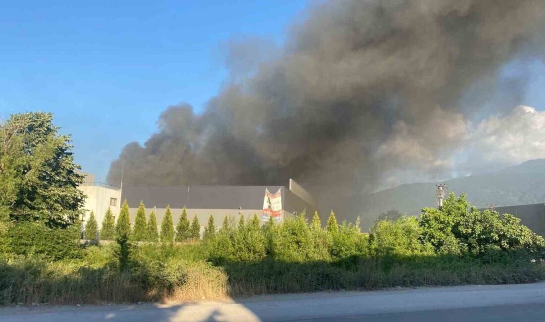 Kocaeli’de bir makine parçası üretim fabrikasında meydana gelen yangın, itfaiye