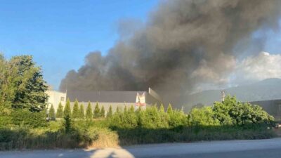 Kocaeli’de bir makine parçası üretim fabrikasında meydana gelen yangın, itfaiye