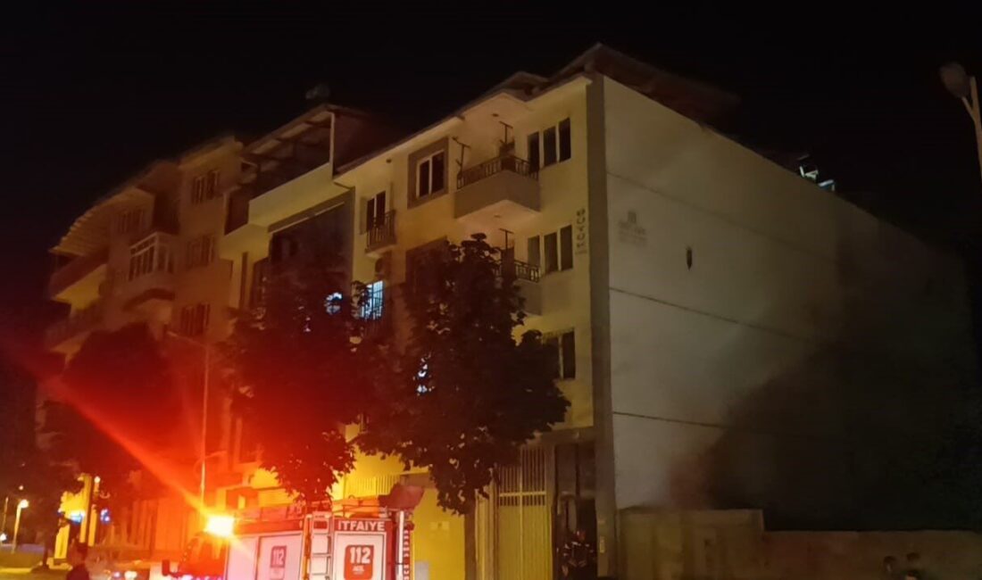 Malatya’nın Battalgazi ilçesinde, Halfettin Mahallesi’nde bulunan bir apartmanın çatı kısmında