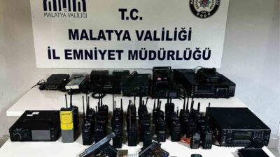 Malatya’da polis ekipleri tarafından yapılan bir operasyonda, amatör telsizler aracılığıyla