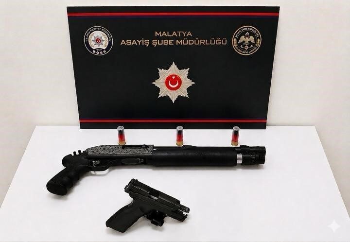 Malatyа’dа 19 yaşındaki bir gencin yaralanmasına ve bir minibüse kurşun