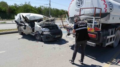 Malatya’da, bir su tankerine arkadan çarpan hafif ticari aracın sürücüsü