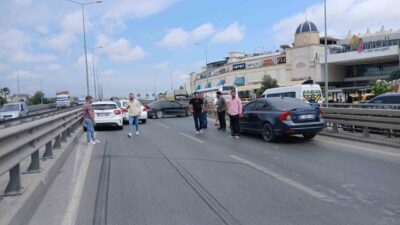Manavgat ilçesindeki köprülü kavşak girişinde meydana gelen kaza, 4 aracın