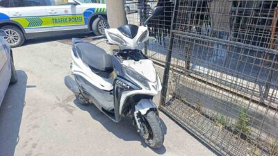 Manavgat ilçesinde meydana gelen trafik kazasında bir motosiklet sürücüsü yaralandı.