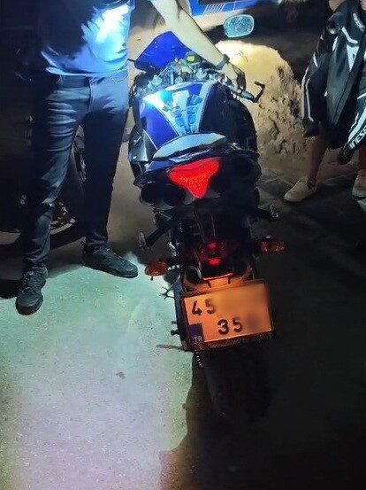 Salihli ilçesinde polis ekipleri tarafından gerçekleştirilen denetimlerde, çevreyi rahatsız eden