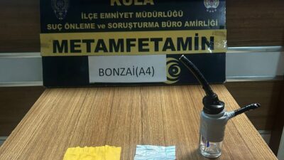 Kula ilçesinde İlçe Emniyet Müdürlüğü ekipleri tarafından gerçekleştirilen operasyonlarda uyuşturucu
