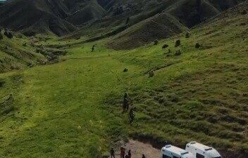 Tunceli ilinde mantar toplamak için araziye giden 3 kişi, bir