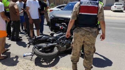 Mardin’in Nusaybin ilçesinde bir otomobil ile motosikletin çarpışması sonucu bir