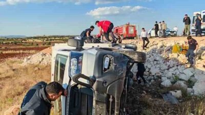 Türk Kızılay’a ait bir hizmet kamyonetinin Mardin’in Ömerli ilçesinde kontrolden