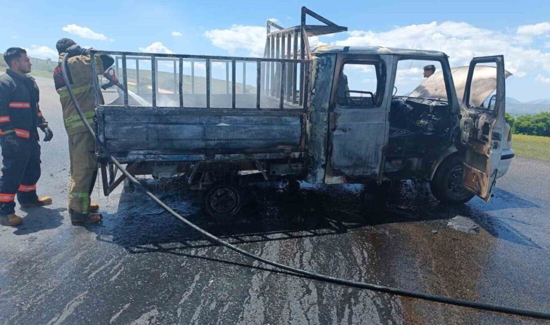 Gölbaşı ilçesinde bir kamyonet, mazot ve yağ yüklü olarak seyir