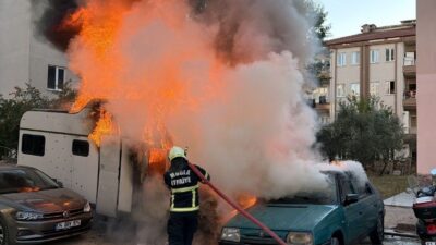 Muğla’nın Menteşe ilçesinde Kötekli Mahallesi’nde meydana gelen yangında, park halindeki