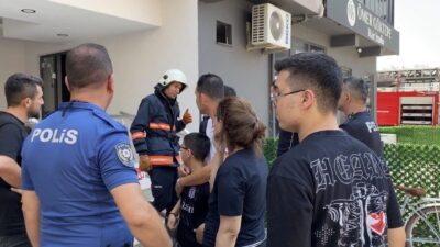 Mersin’in Erdemli ilçesinde bulunan 10 katlı bir apartmanda çıkan yangın