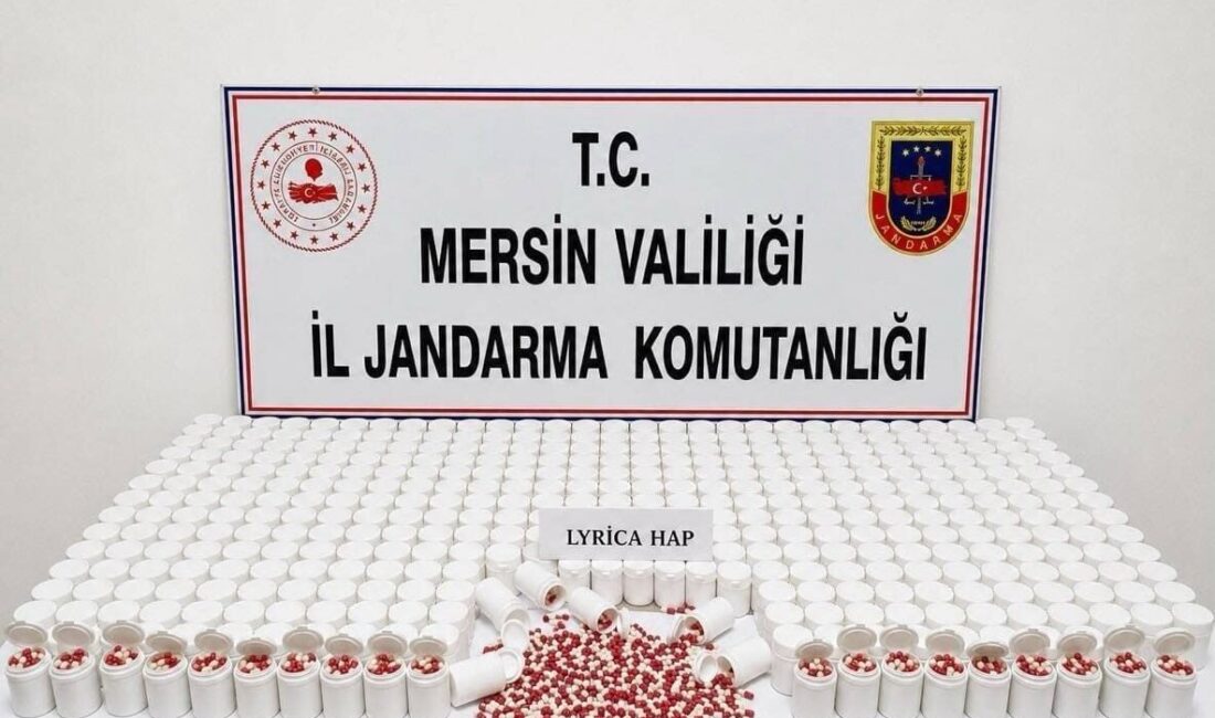 Mersin İl Jandarma Komutanlığı ekipleri tarafından uyuşturucu ticareti yaptıkları şüphesiyle